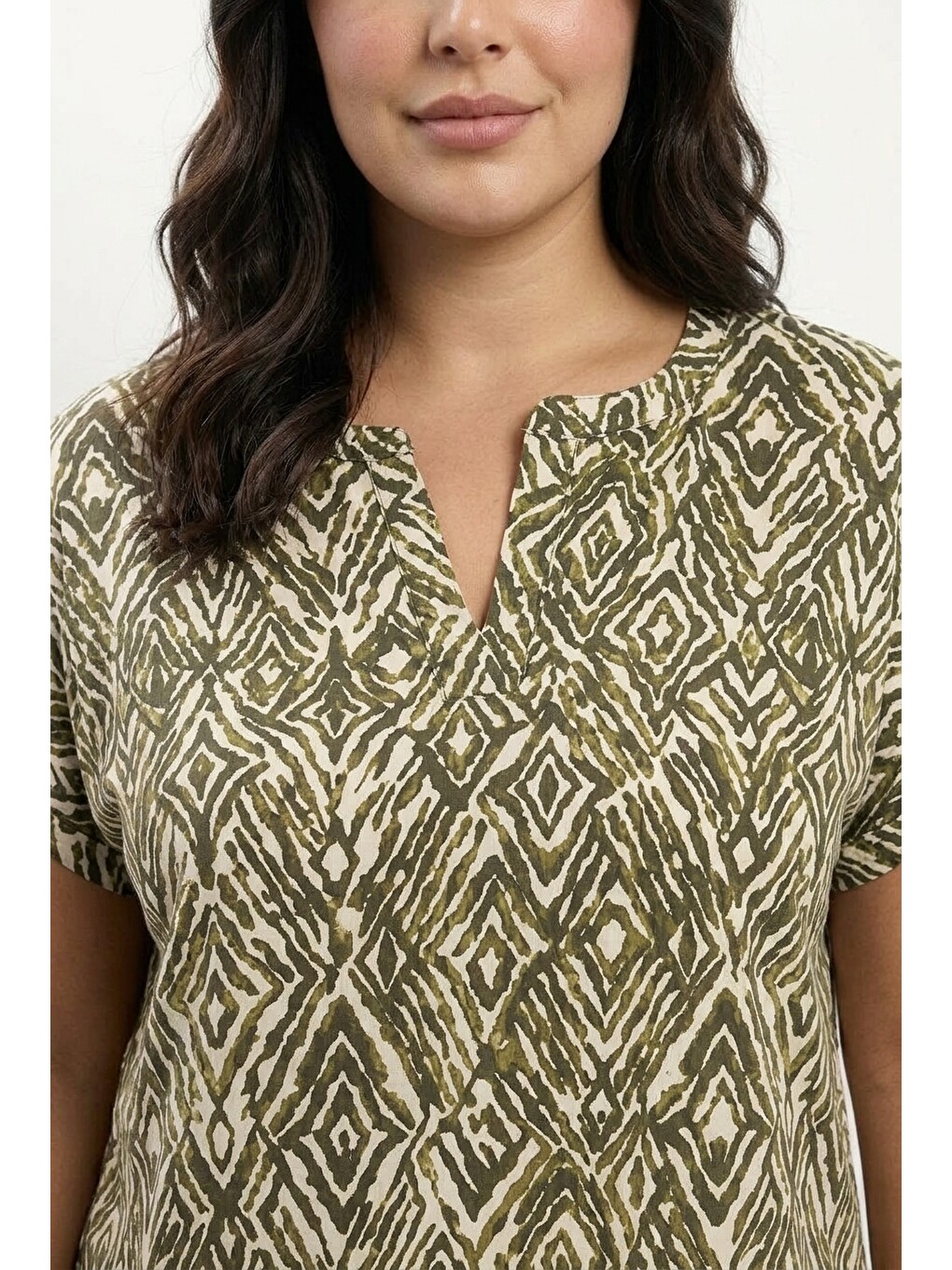 Yeşil Yaka Detaylı Kısa Kollu T-shirt-4