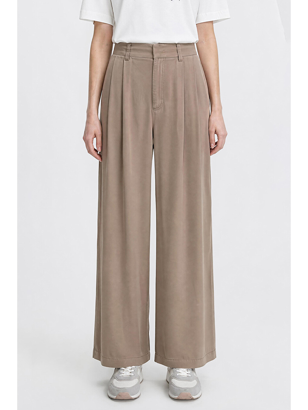 Bej Relaxed Fit Yüksek Bel Geniş Paça Yumuşak Dokulu Siyah Pantolon-1