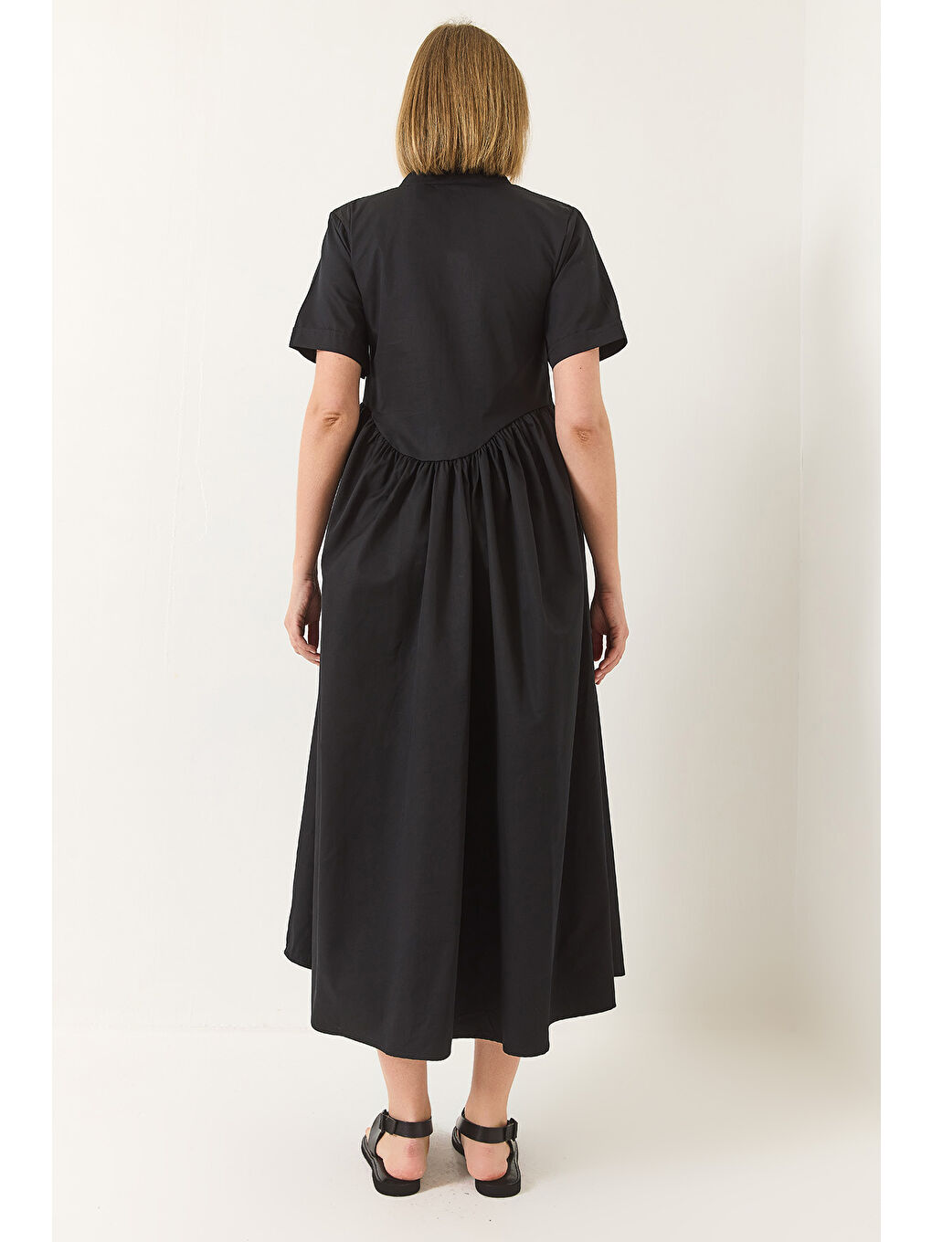 Siyah Kadın Yakası Fermuarlı Cep Detaylı Kısa Kollu Poplin Uzun Elbise-5