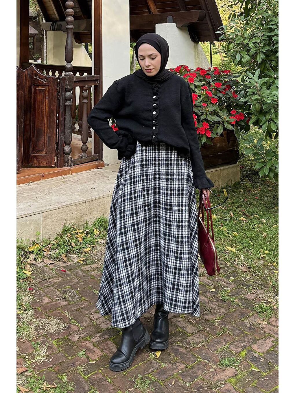 Fırfır Detaylı Hırka Siyah