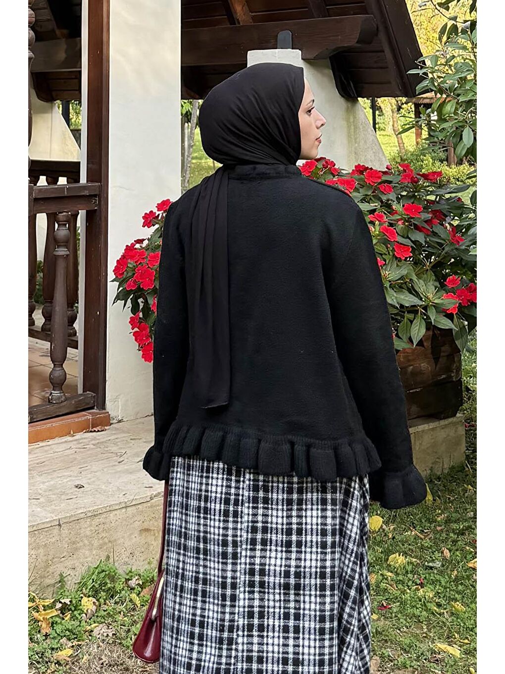 Fırfır Detaylı Hırka Siyah-3