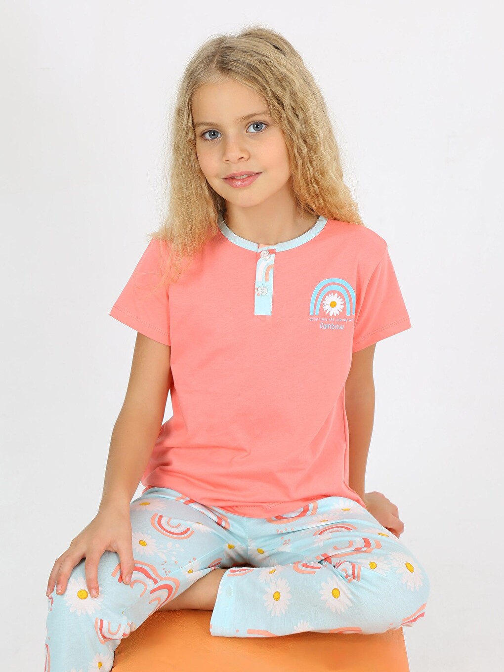 Kırmızı Kız Çocuk Kısa Kollu %100 Pamuklu Düğme Detaylı Rainbow Pijama Takımı