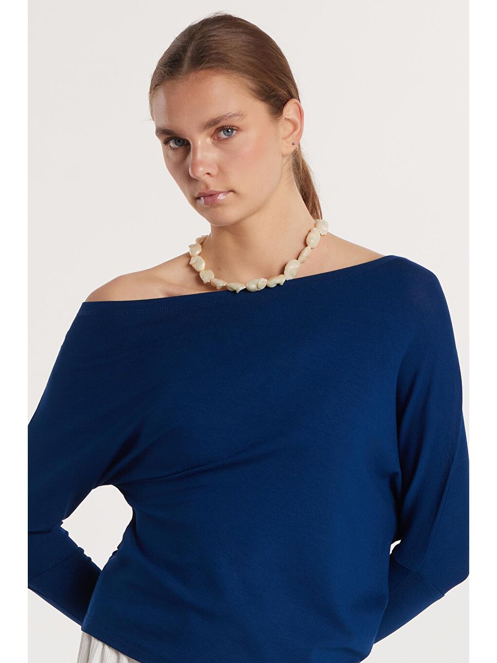 Kadın Slim Fit Kayık Yaka Omuz Detaylı İndigo Bluz