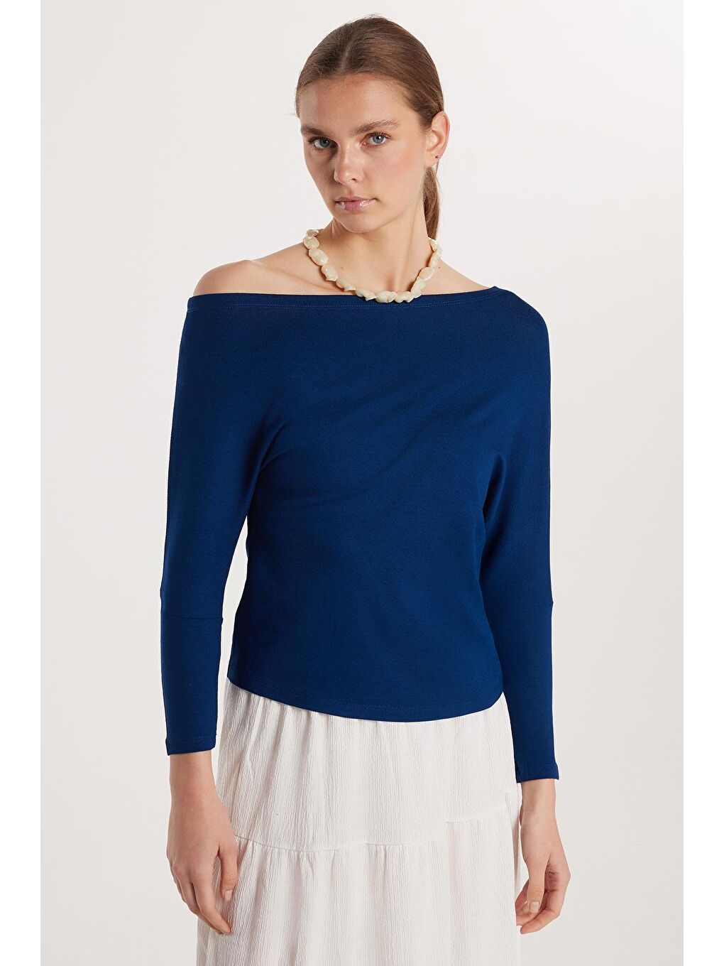 Kadın Slim Fit Kayık Yaka Omuz Detaylı İndigo Bluz-1