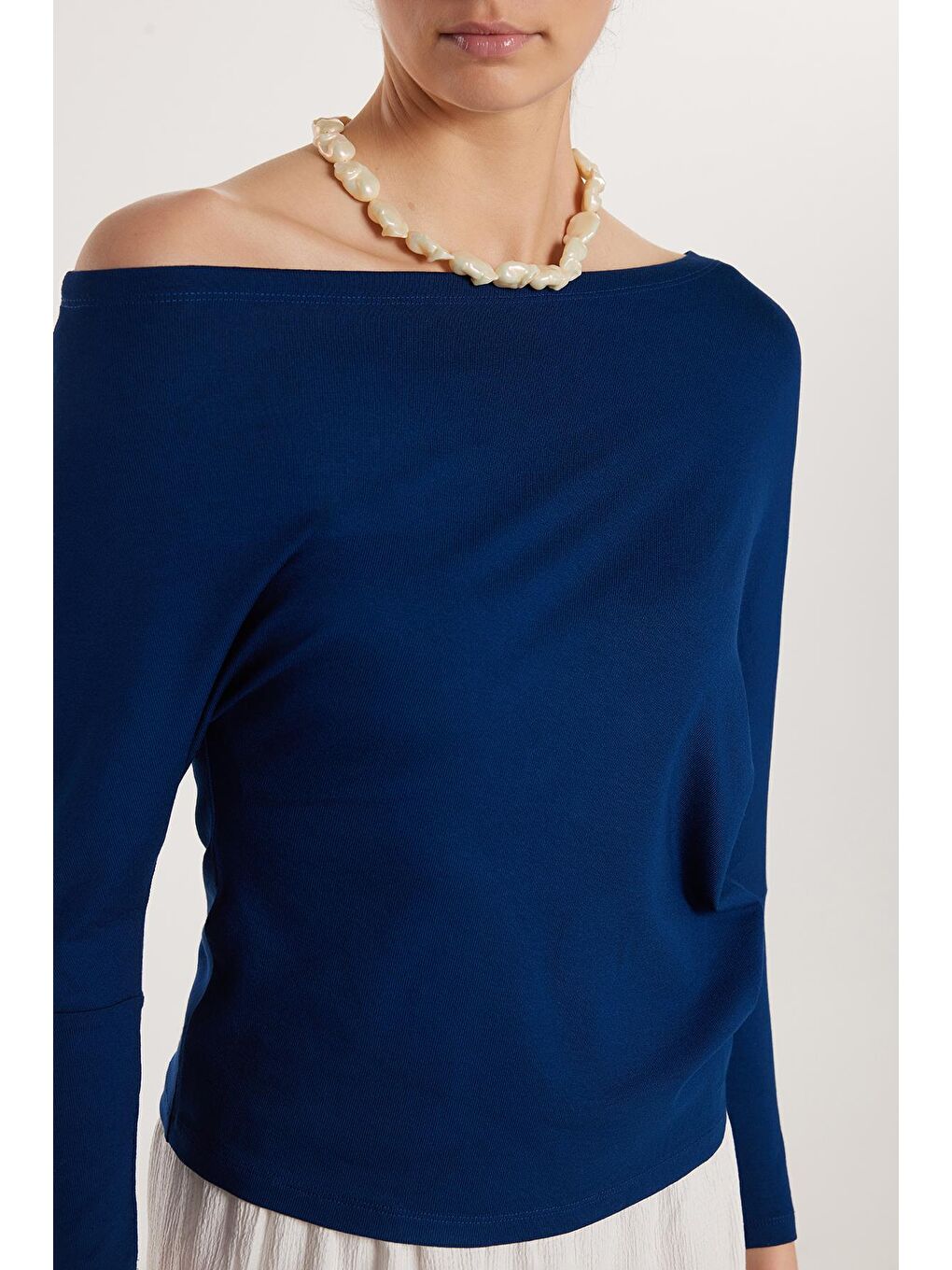 Kadın Slim Fit Kayık Yaka Omuz Detaylı İndigo Bluz-2