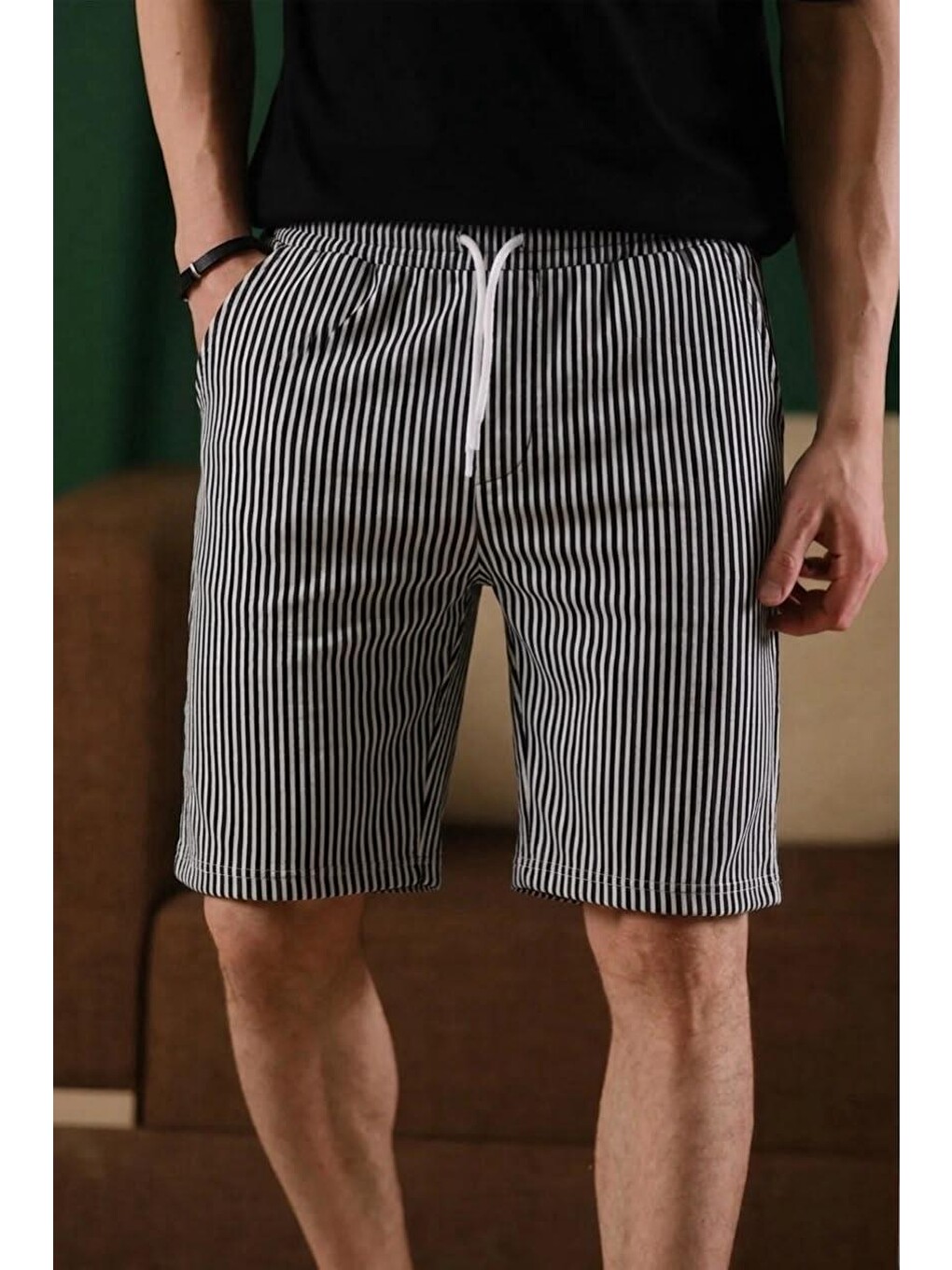 Siyah Ethan Çizgili Dokuma Slim Fit Elastanlı Erkek Bermuda Şort