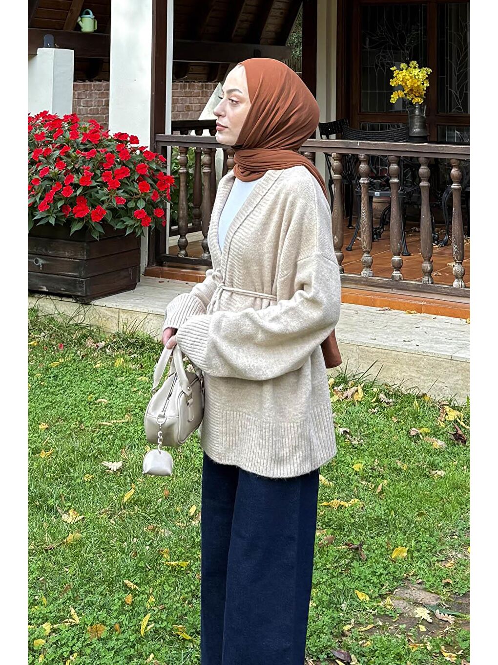 Bej Bağlama Detaylı Triko Hırka Taş-1