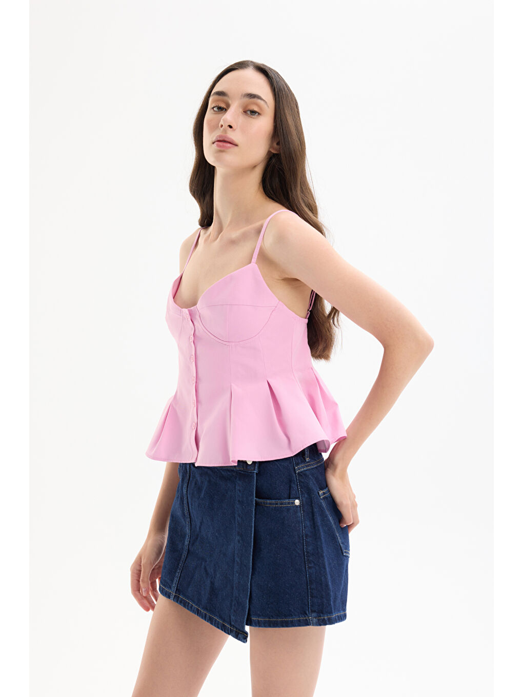 Pile Detaylı Düğmeli İnce Askılı Bluz Pembe-2