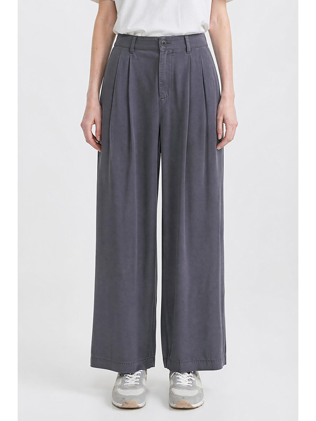 Gri Relaxed Fit Yüksek Bel Geniş Paça Yumuşak Dokulu Siyah Pantolon-1