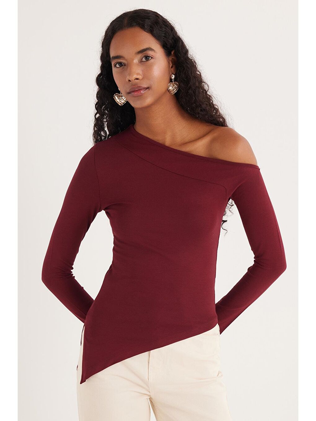 Kadın Standart Fit Asimetrik Yaka Viskon Bordo Bluz-1
