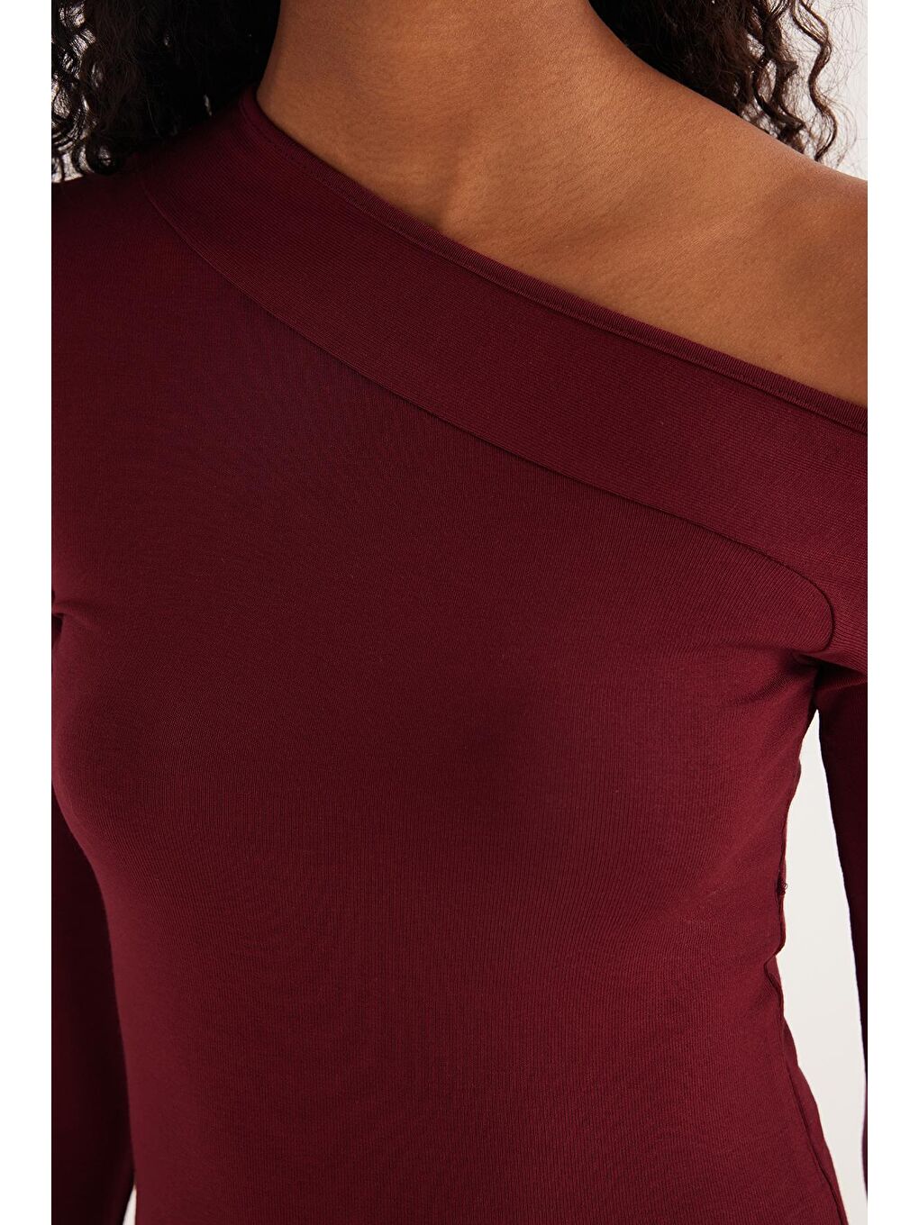 Kadın Standart Fit Asimetrik Yaka Viskon Bordo Bluz-2
