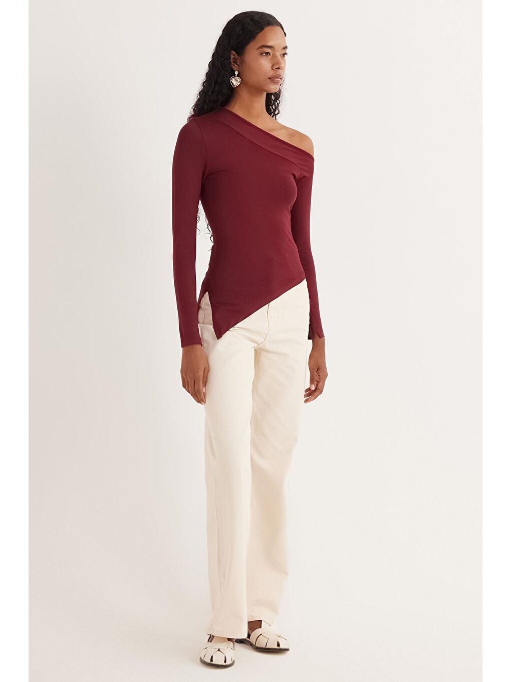 Kadın Standart Fit Asimetrik Yaka Viskon Bordo Bluz-3