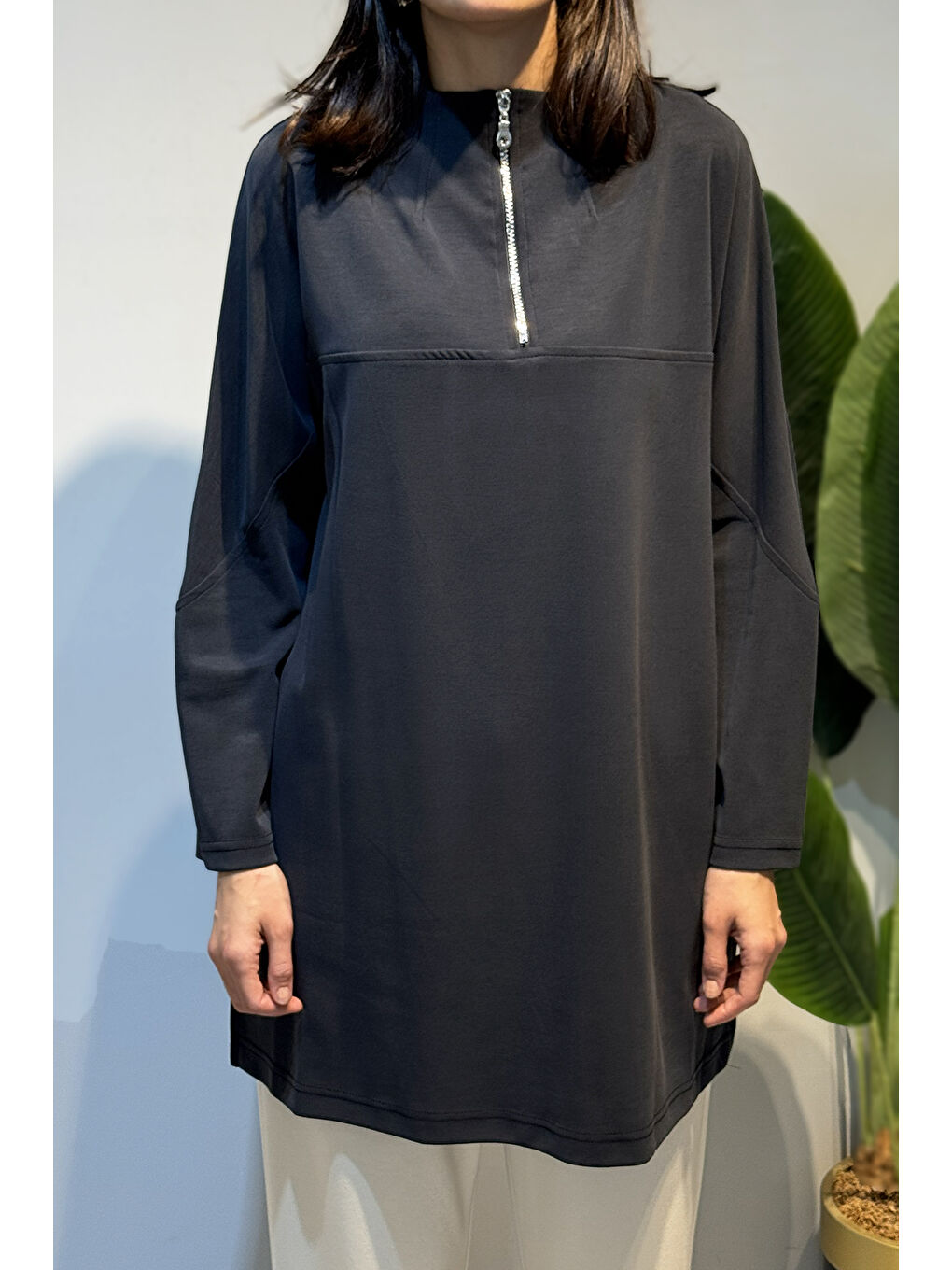 Ön Kısmı Fermuar Detay Tunik 10611 Siyah-1