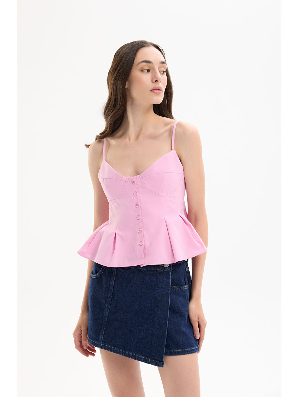 Pile Detaylı Düğmeli İnce Askılı Bluz Pembe-3