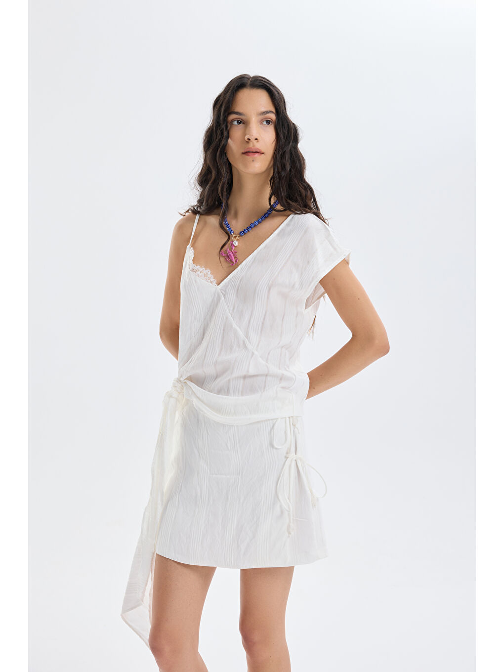 Dantel Detaylı İnce Çizgili Bluz Ekru