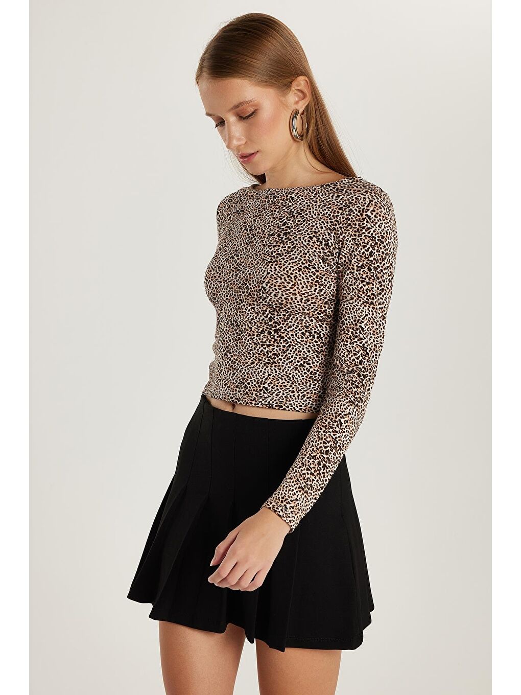 Karışık Kadın Slim Fit Dar Kesim Viskon Kumaş Sırt Detaylı Uzun Kol Bisiklet Yaka Desenli Bluz-1