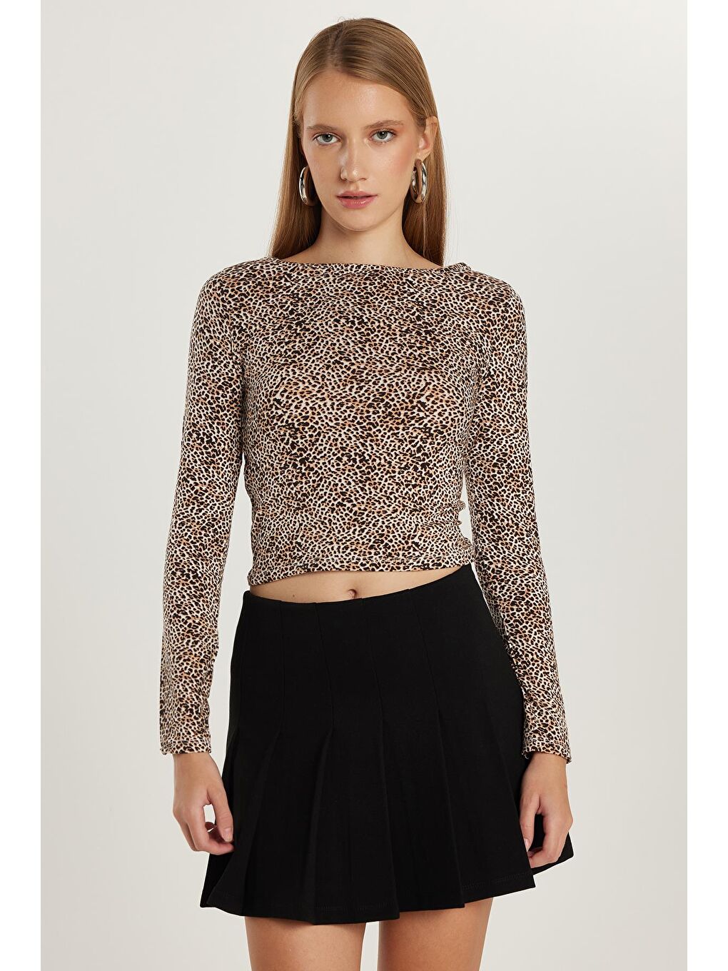 Karışık Kadın Slim Fit Dar Kesim Viskon Kumaş Sırt Detaylı Uzun Kol Bisiklet Yaka Desenli Bluz-3