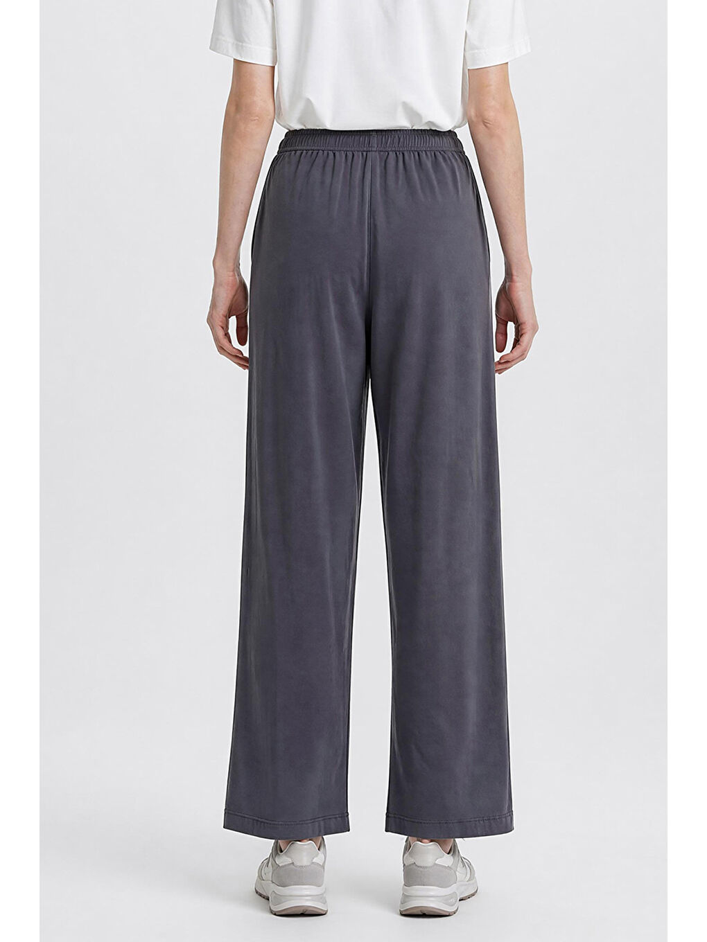 Gri Relaxed Fit Yüksek Bel Geniş Paça Yumuşak Dokulu Siyah Pantolon-4
