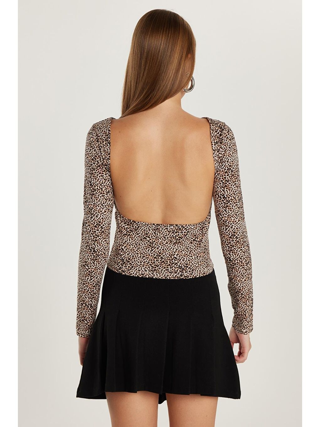 Karışık Kadın Slim Fit Dar Kesim Viskon Kumaş Sırt Detaylı Uzun Kol Bisiklet Yaka Desenli Bluz-4