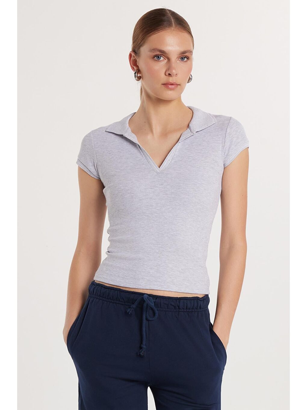 Kadın Modal Kumaş Slim Fit Dar Kesim Kısa Kollu V Yaka Gri Bluz-1