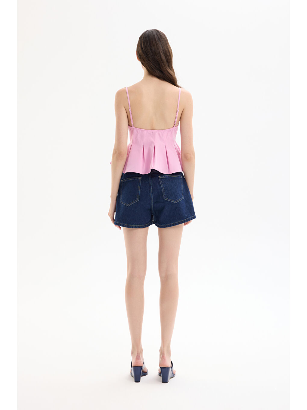 Pile Detaylı Düğmeli İnce Askılı Bluz Pembe-4