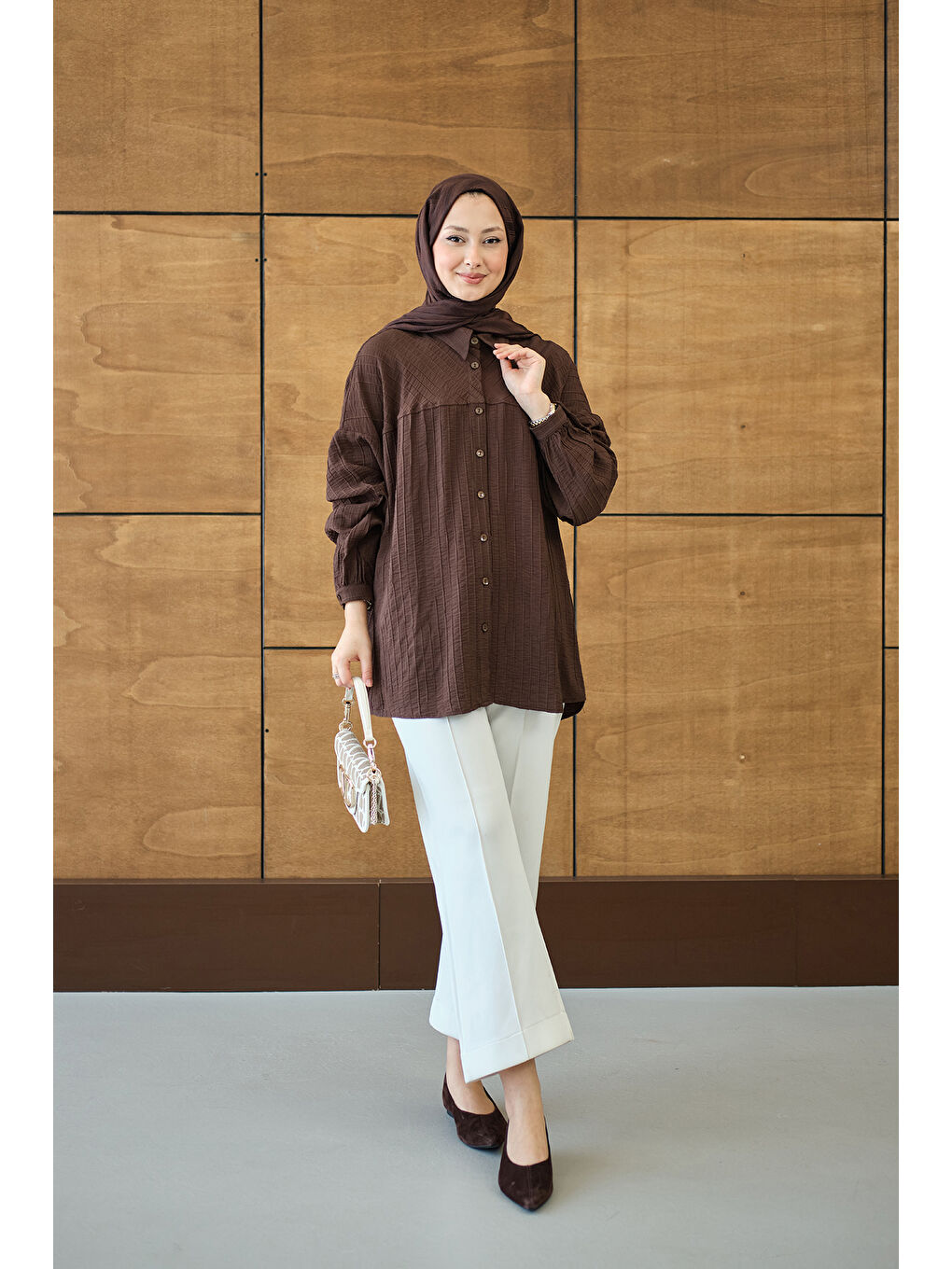 Kadın Kendinden Desenli Biyeli Gömlek Kahverengi-1