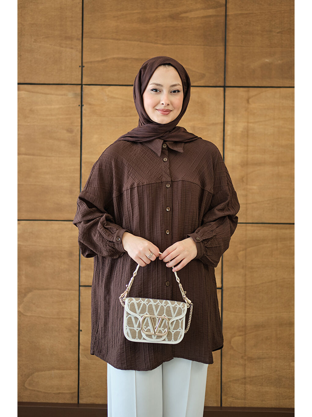 Kadın Kendinden Desenli Biyeli Gömlek Kahverengi-2