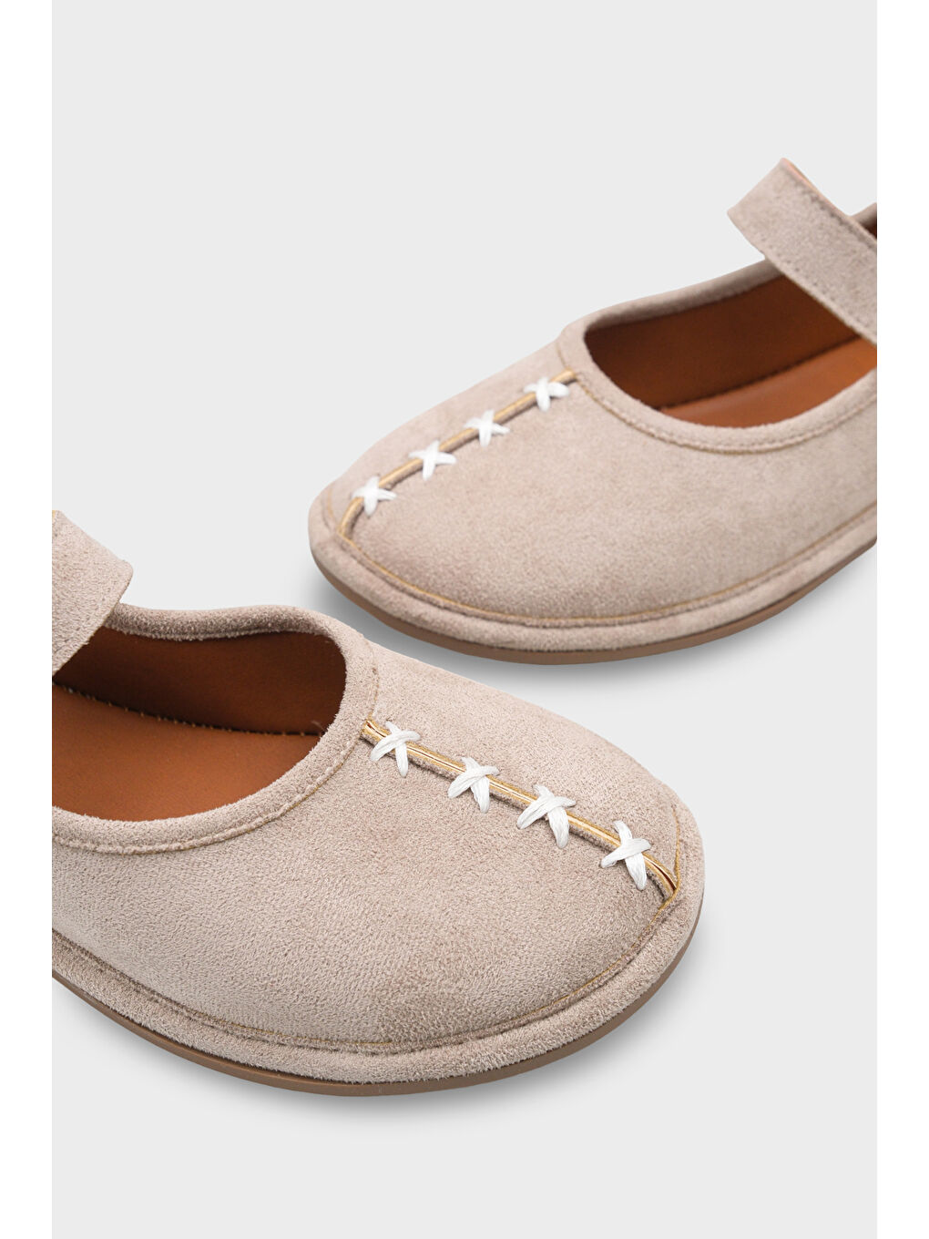 Bej Lauretta Kenarı Sargılı Tokalı Babet-3