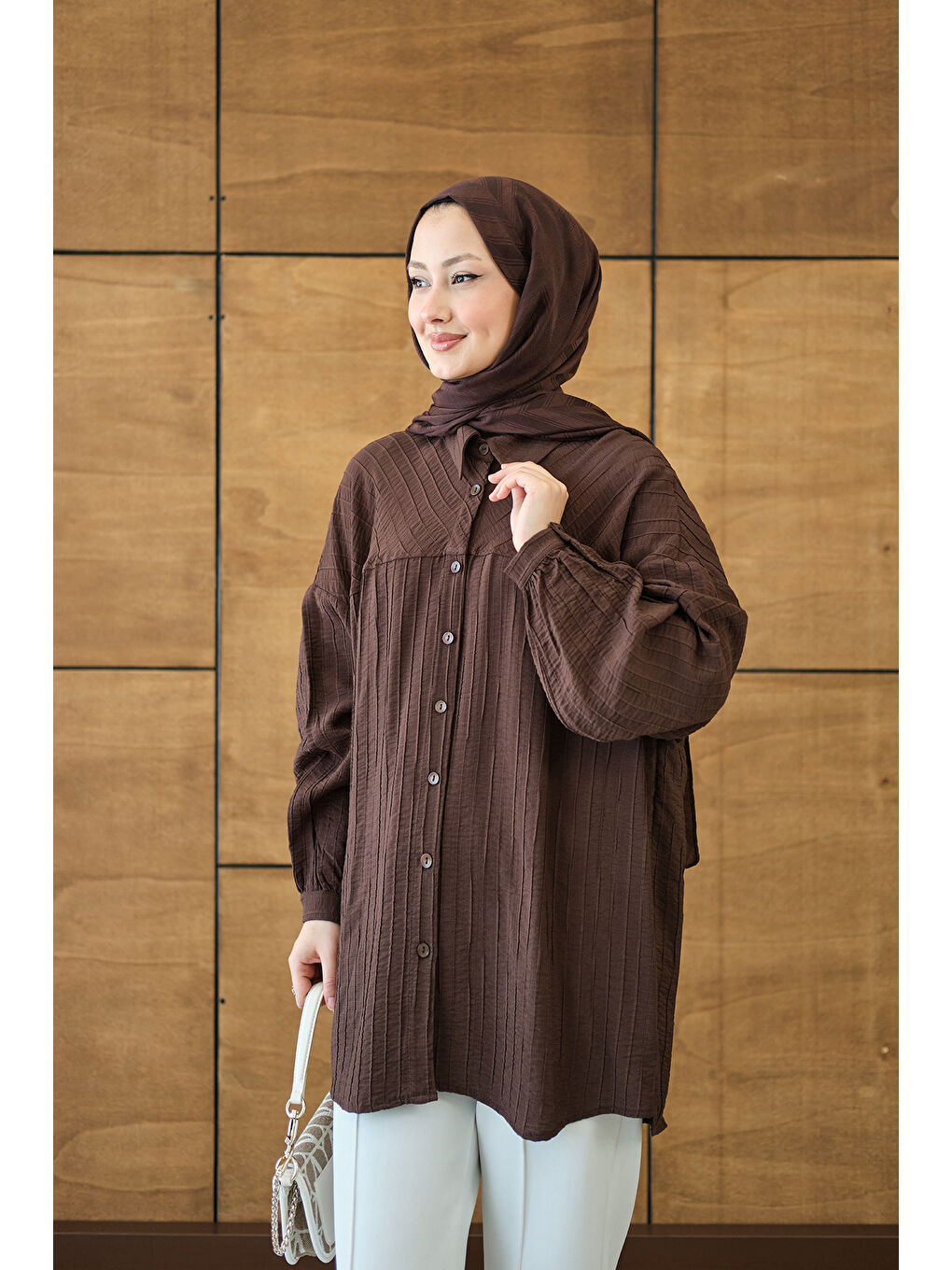 Kadın Kendinden Desenli Biyeli Gömlek Kahverengi-3