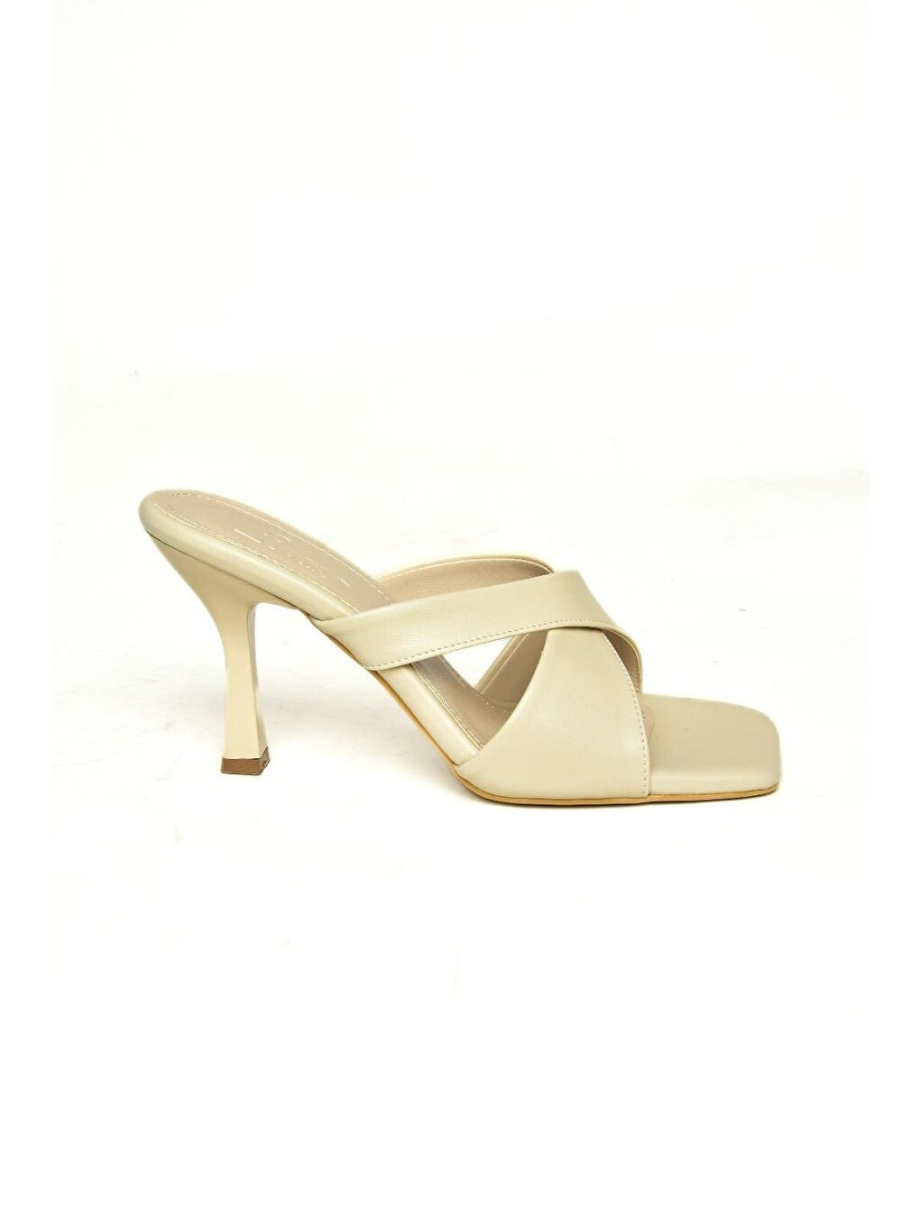 P5900330 Bej Kadın Terlik