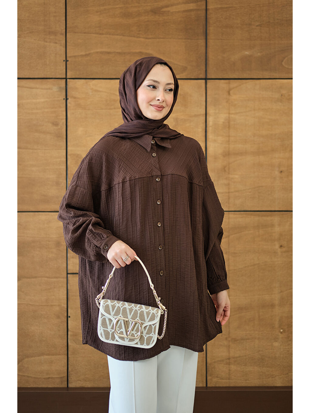 Kadın Kendinden Desenli Biyeli Gömlek Kahverengi-4