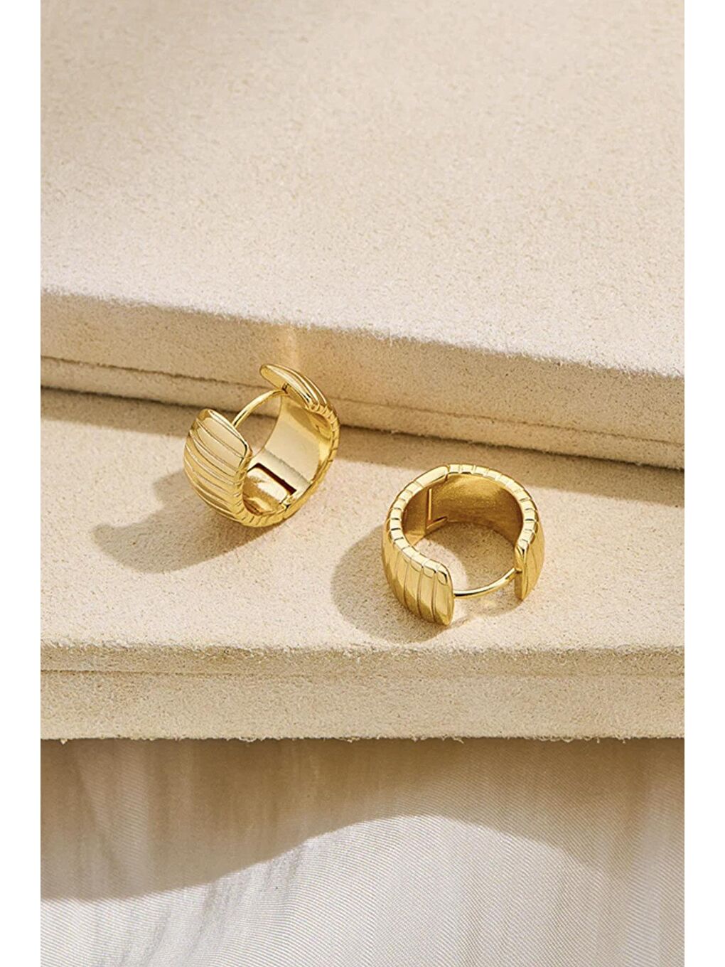 Sarı Kalın Çizgili Mini Halka Küpe