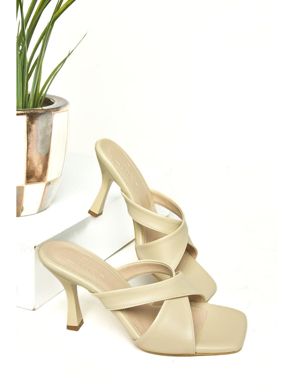 P5900330 Bej Kadın Terlik-5