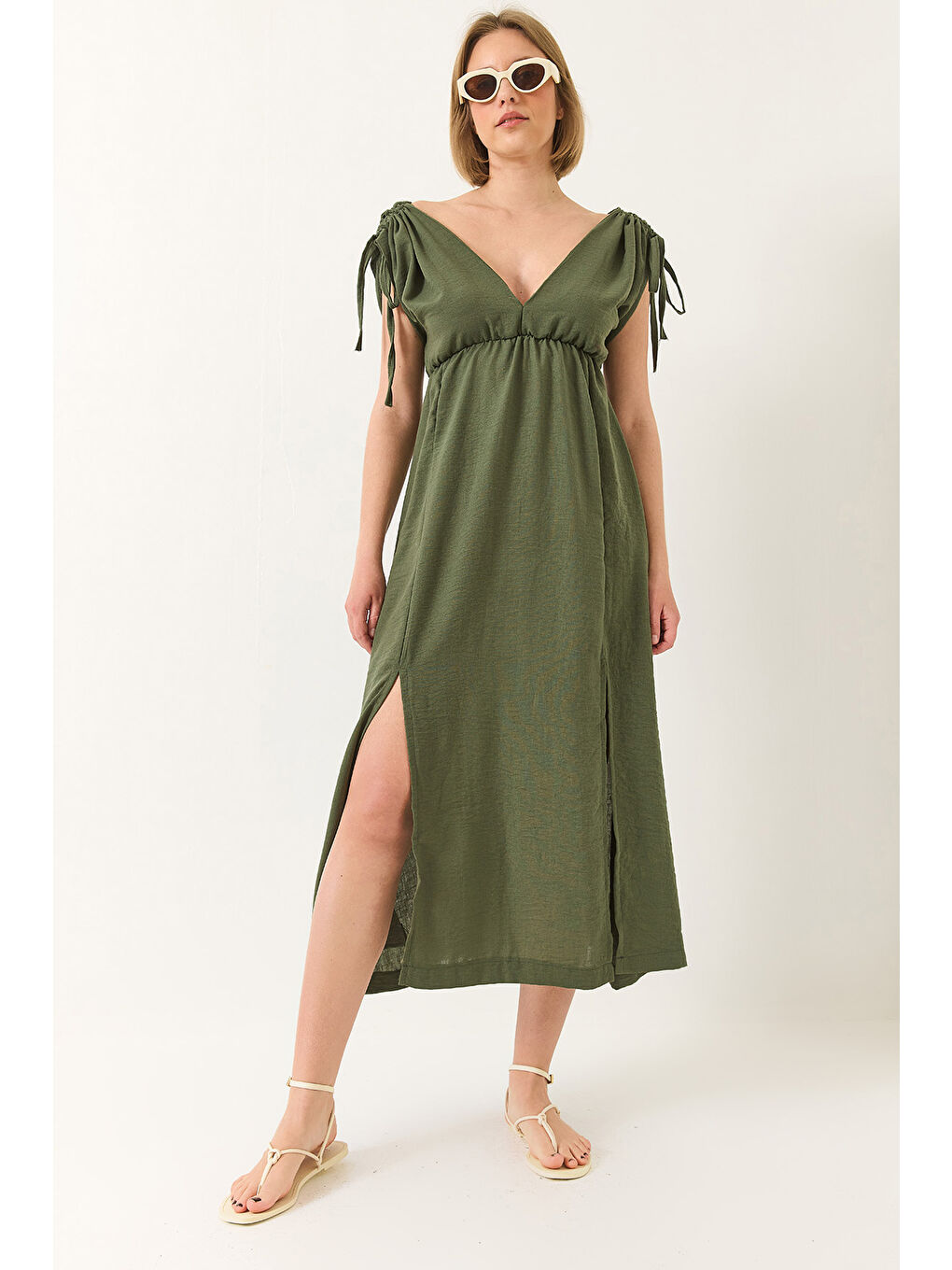 Haki Kadın V Yaka Beli Lastikli Yırtmaçlı Bağlama Detaylı Keten Dokulu Elbise