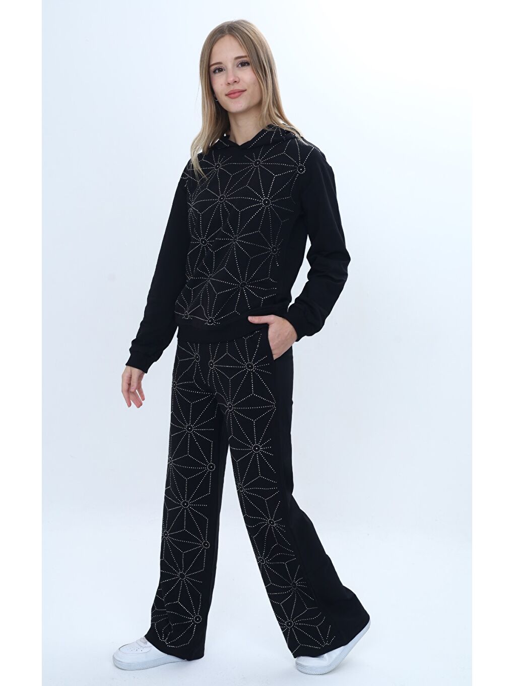 Siyah Kız Çocuk 2'li Takım Taş İşlemeli Kapüşonlu Sweatshirt & Beli Lastikli Bol Paça Cepli Eşofman Altı -