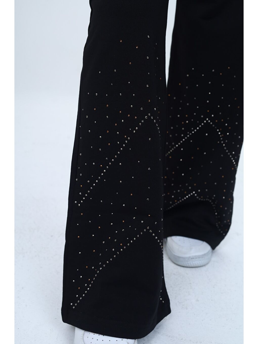 Siyah Kız Çocuk 2'li Takım Taş İşlemeli Bisiklet Yaka Sweatshirt & Beli Lastikli Bol Paça Cepli Eşofman Al-6