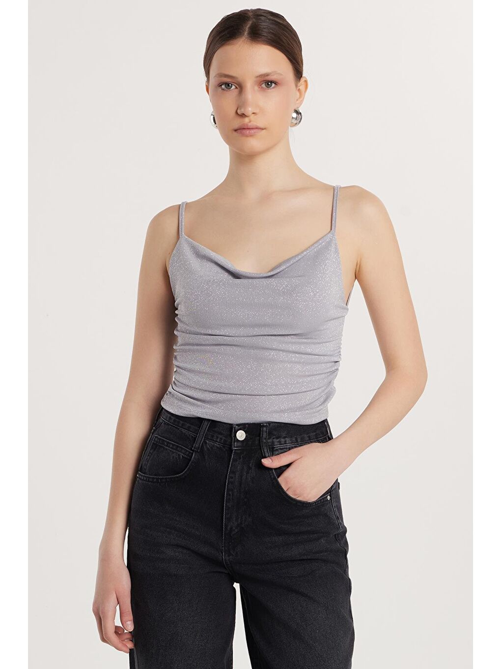 Kadın Slim Fit Dar Kesim İnce Askılı Gri Bluz