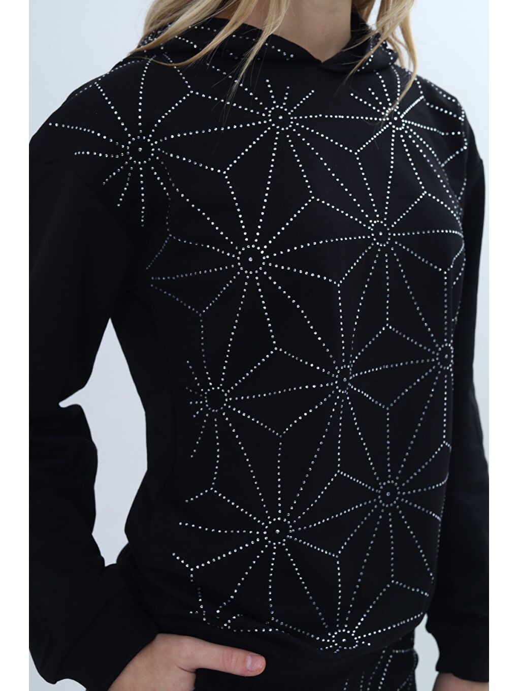 Siyah Kız Çocuk 2'li Takım Taş İşlemeli Kapüşonlu Sweatshirt & Beli Lastikli Bol Paça Cepli Eşofman Altı --5