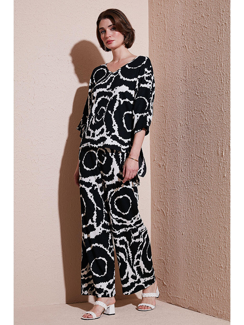 Siyah Desenli Regular Fit Truvakar Kol V Yaka Alt-Üst Kadın Takım 5865357