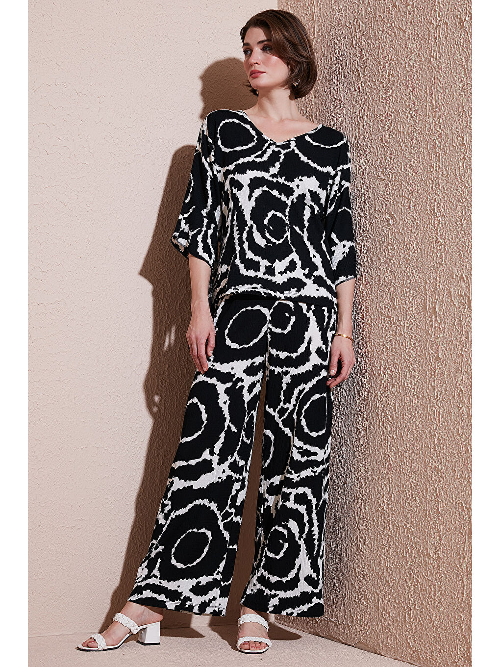 Siyah Desenli Regular Fit Truvakar Kol V Yaka Alt-Üst Kadın Takım 5865357-1