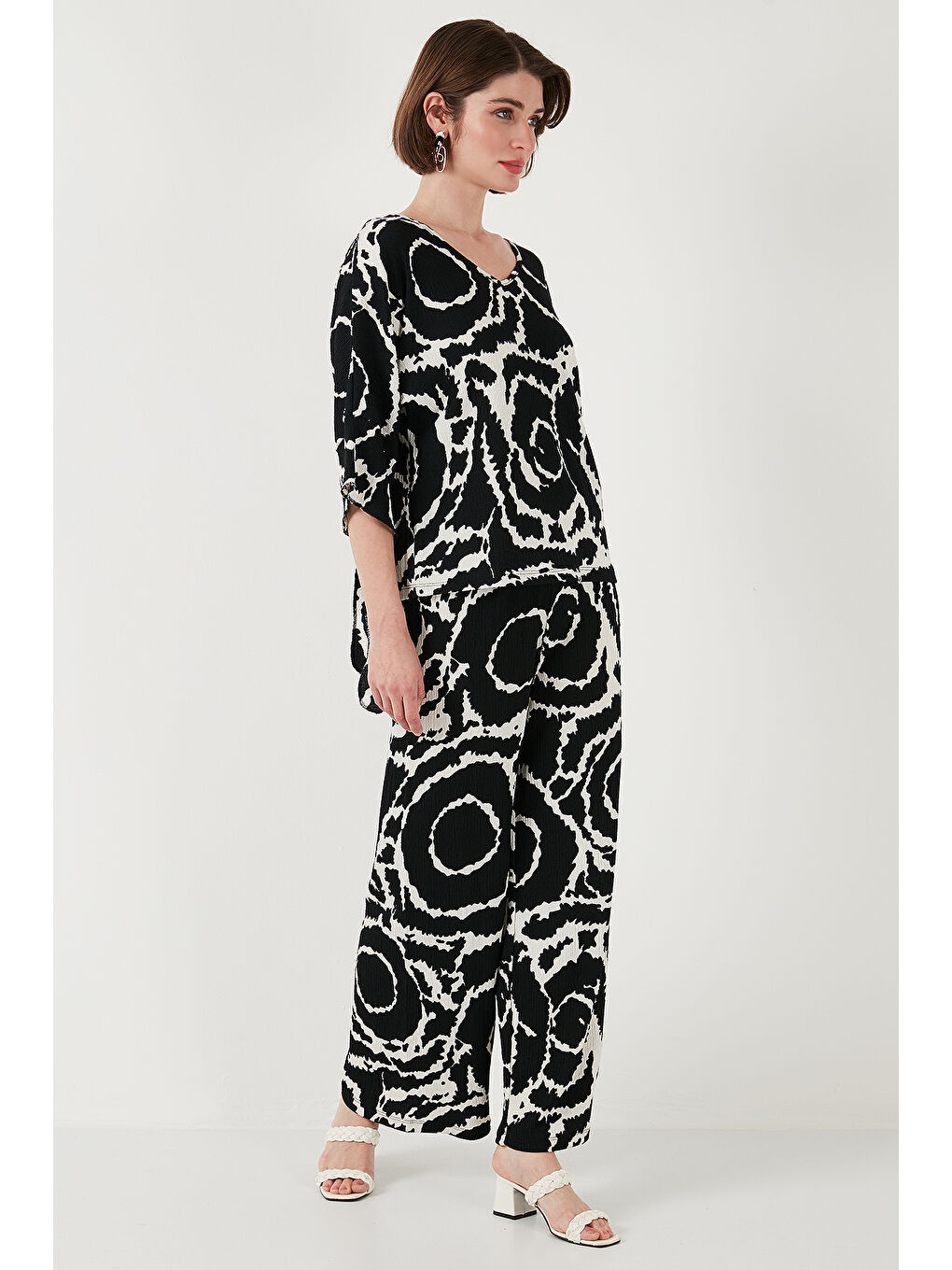 Siyah Desenli Regular Fit Truvakar Kol V Yaka Alt-Üst Kadın Takım 5865357-2