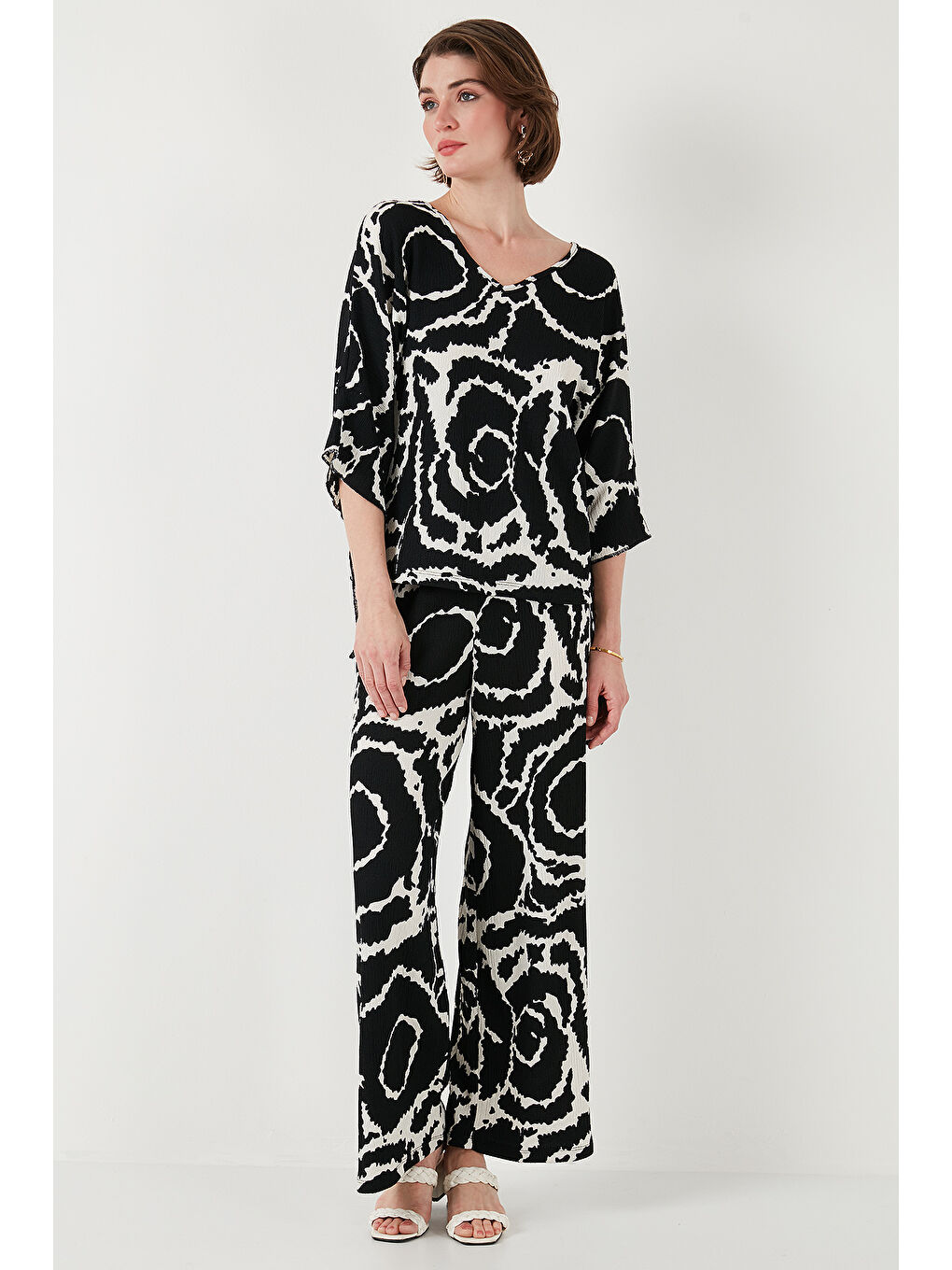 Siyah Desenli Regular Fit Truvakar Kol V Yaka Alt-Üst Kadın Takım 5865357-4