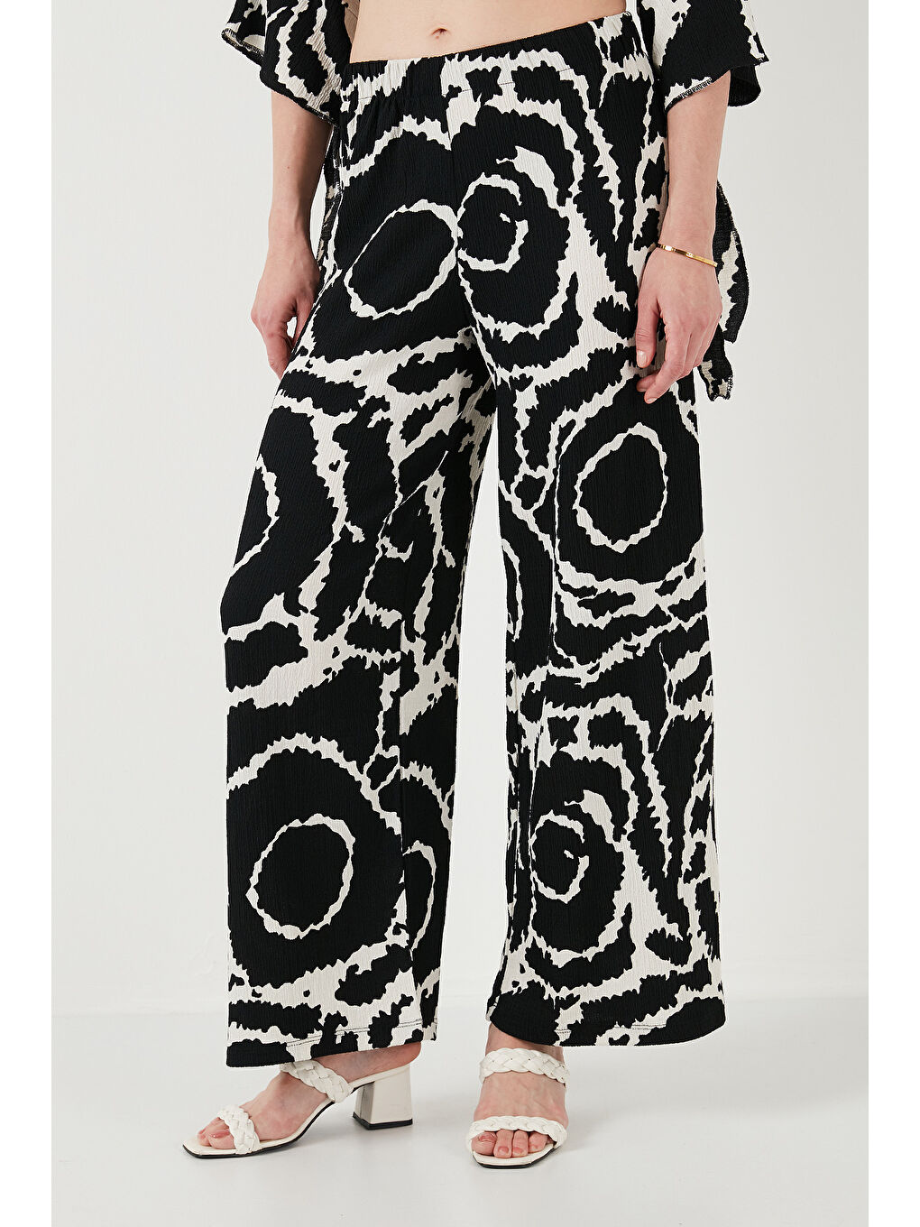 Siyah Desenli Regular Fit Truvakar Kol V Yaka Alt-Üst Kadın Takım 5865357-5