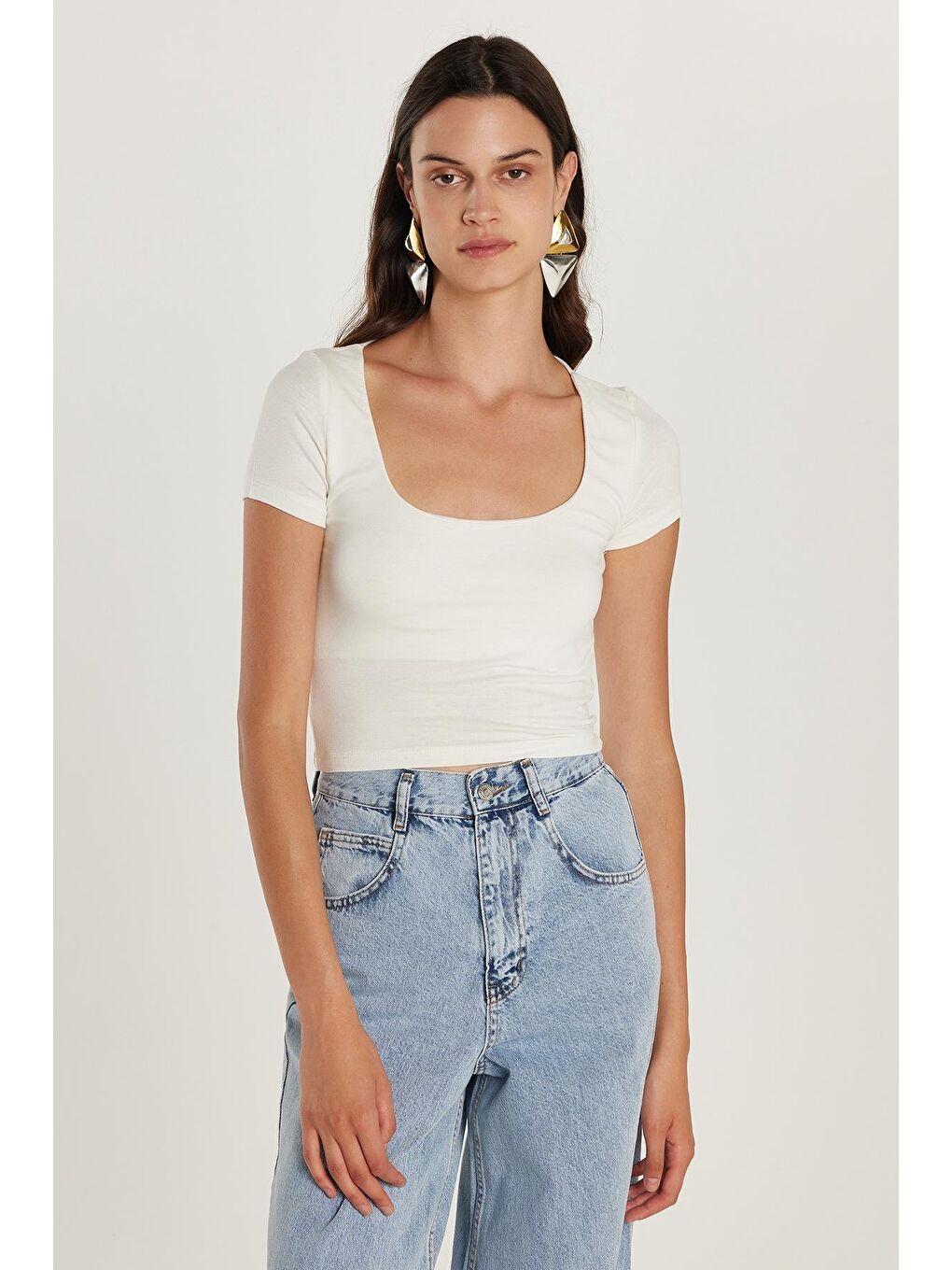 Kadın Slim Fit Dar Kesim Kısa Kollu U Yaka Ekru Bluz-3