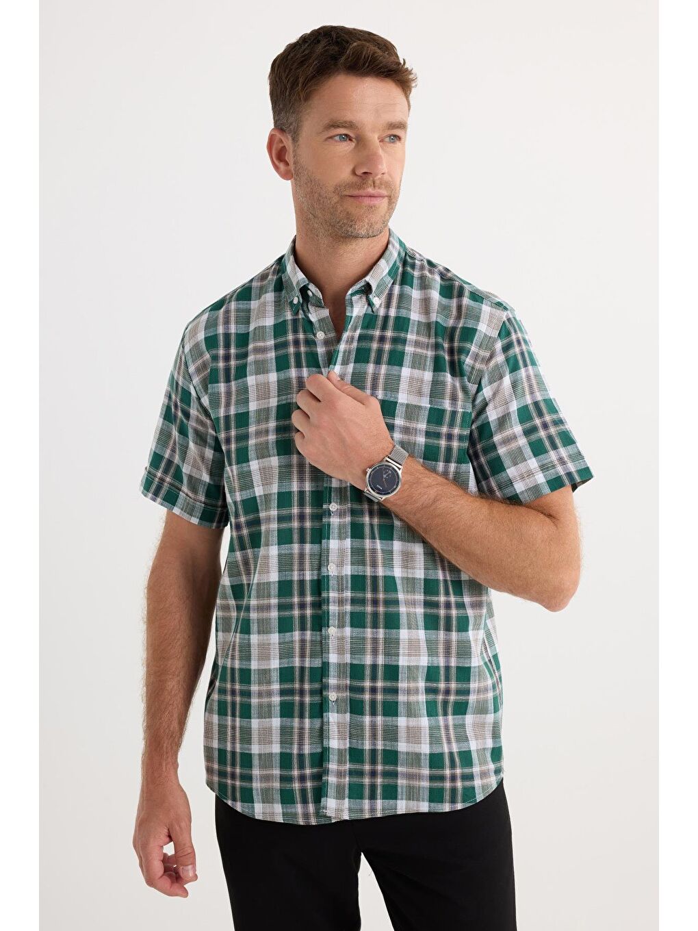 Karışık Erkek Regular Fit Klasik Kesim %100 Pamuk Keten Doku Cepli Kareli Kısa Kollu Düğmeli Yaka Gömlek