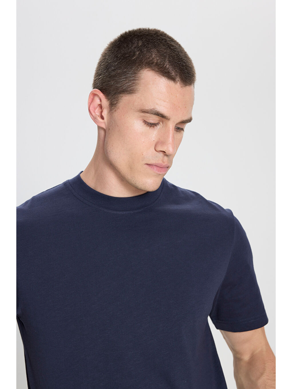 Regular Fit Normal Kesim Bisiklet Yaka %100 Pamuk Lacivert Tişört-3