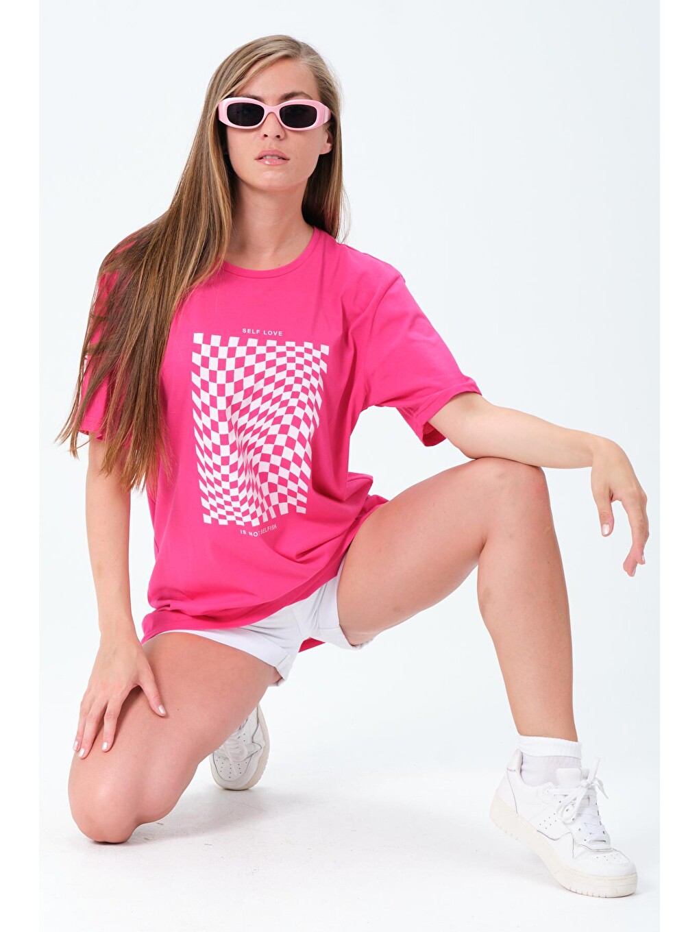Fuşya Bisiklet Yaka Self Love İlizyon Baskılı Beyaz Oversize Kadın Tişört