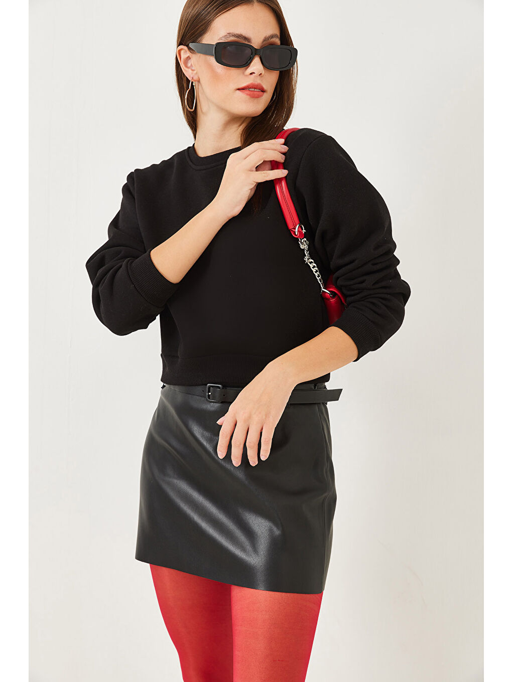 Siyah Kadın Bisiklet Yaka Şardonlu Basic Crop Sweatshirt-6