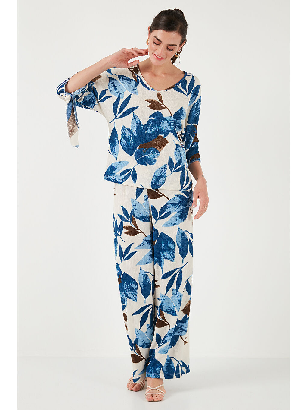 Mavi Desenli Regular Fit Truvakar Kol V Yaka Alt-Üst Kadın Takım 5865357-4