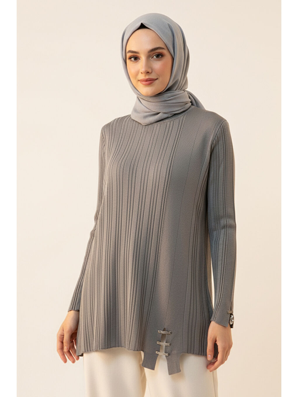 Aksesuar Detaylı Fitilli Triko Tunik 35041 Gri-4